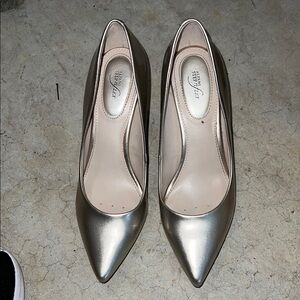 Alfani gold Metallic Pumps